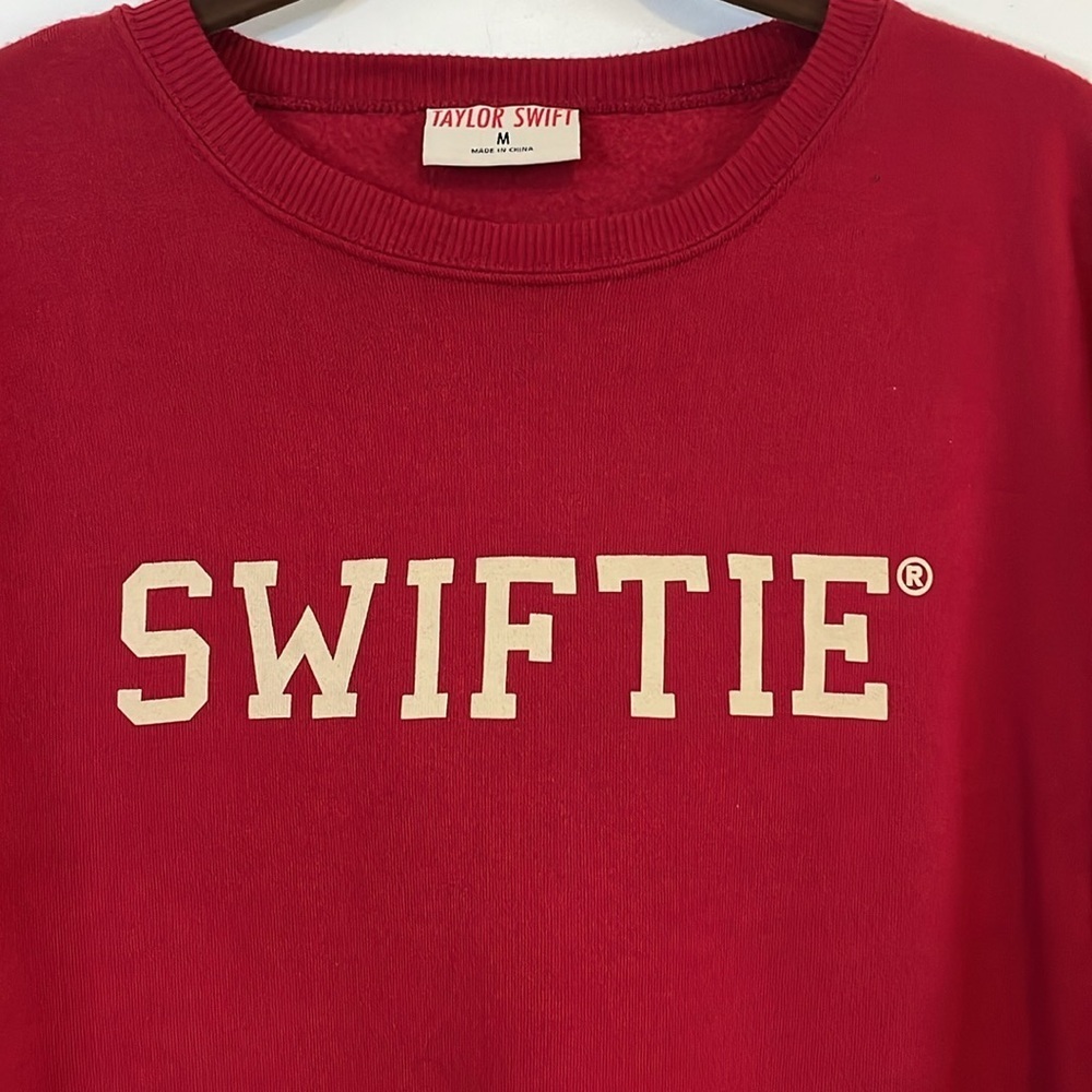 Taylor Swift Swiftie Sweatshirt Medium Red Hoodie… - image 3
